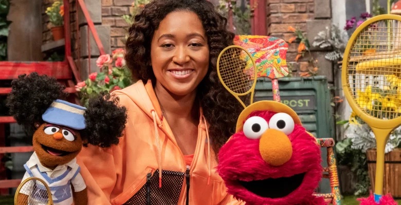Noami Oska poses with Elmo and Gabrielle.