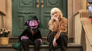 Billie Eilish and The Count sitting on the stoop of 123