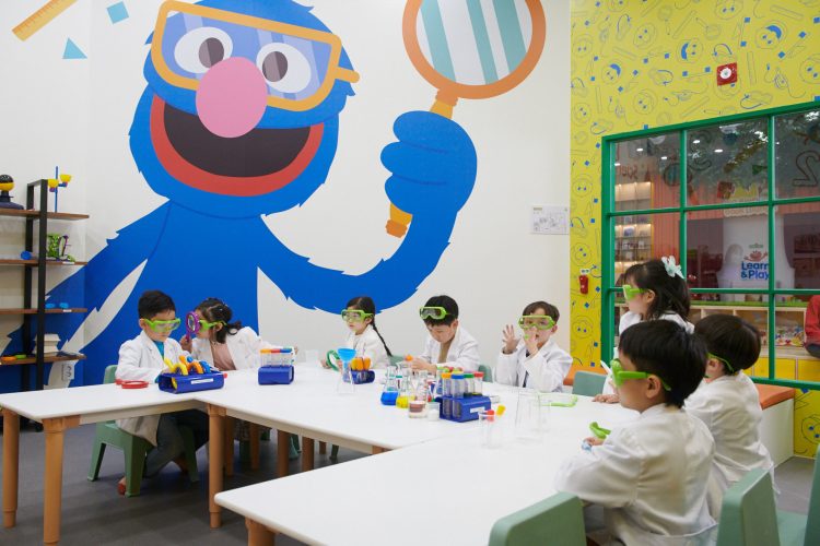 Sesame Street Learn and Play Center