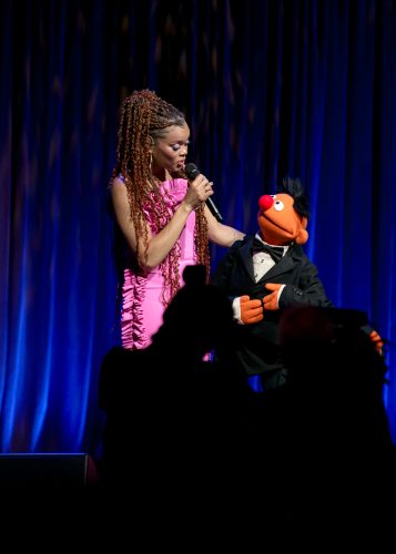 Andra Day singing with Ernie