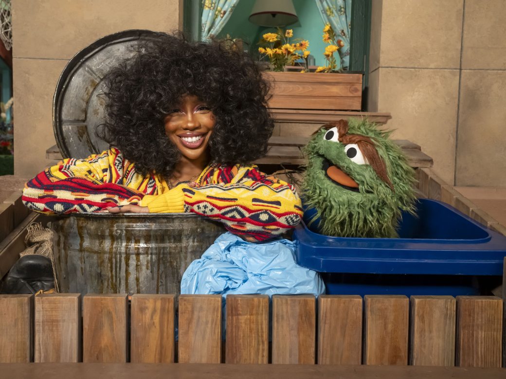 SZA in Oscar's Trash Can.