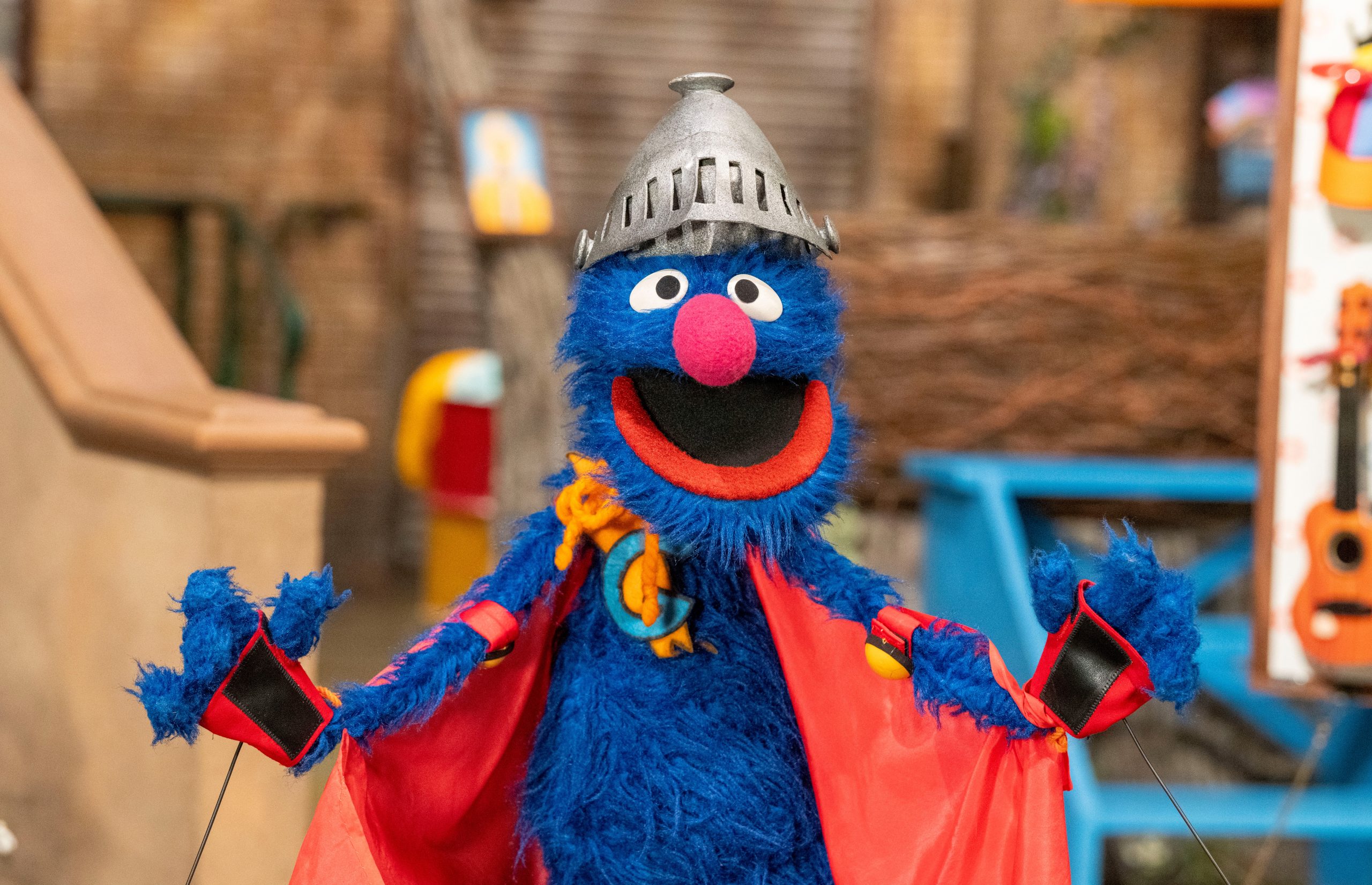 Watch and Play: Grover's Super Suitycase - Sesame Workshop